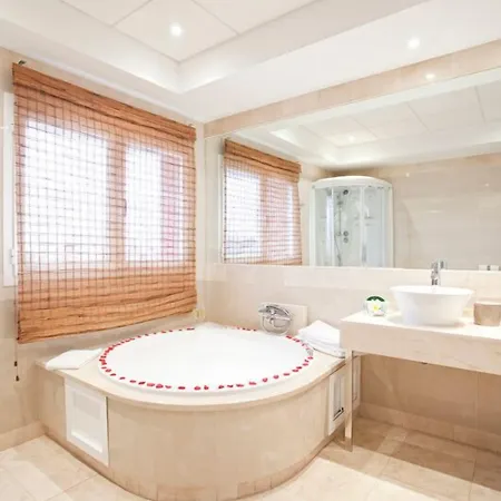 酒店 Cortijo Chico Malaga Airport 4*